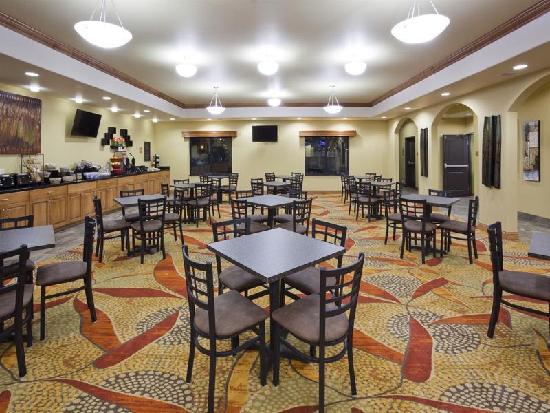 Grand Forks Lodge And Suites Buitenkant foto