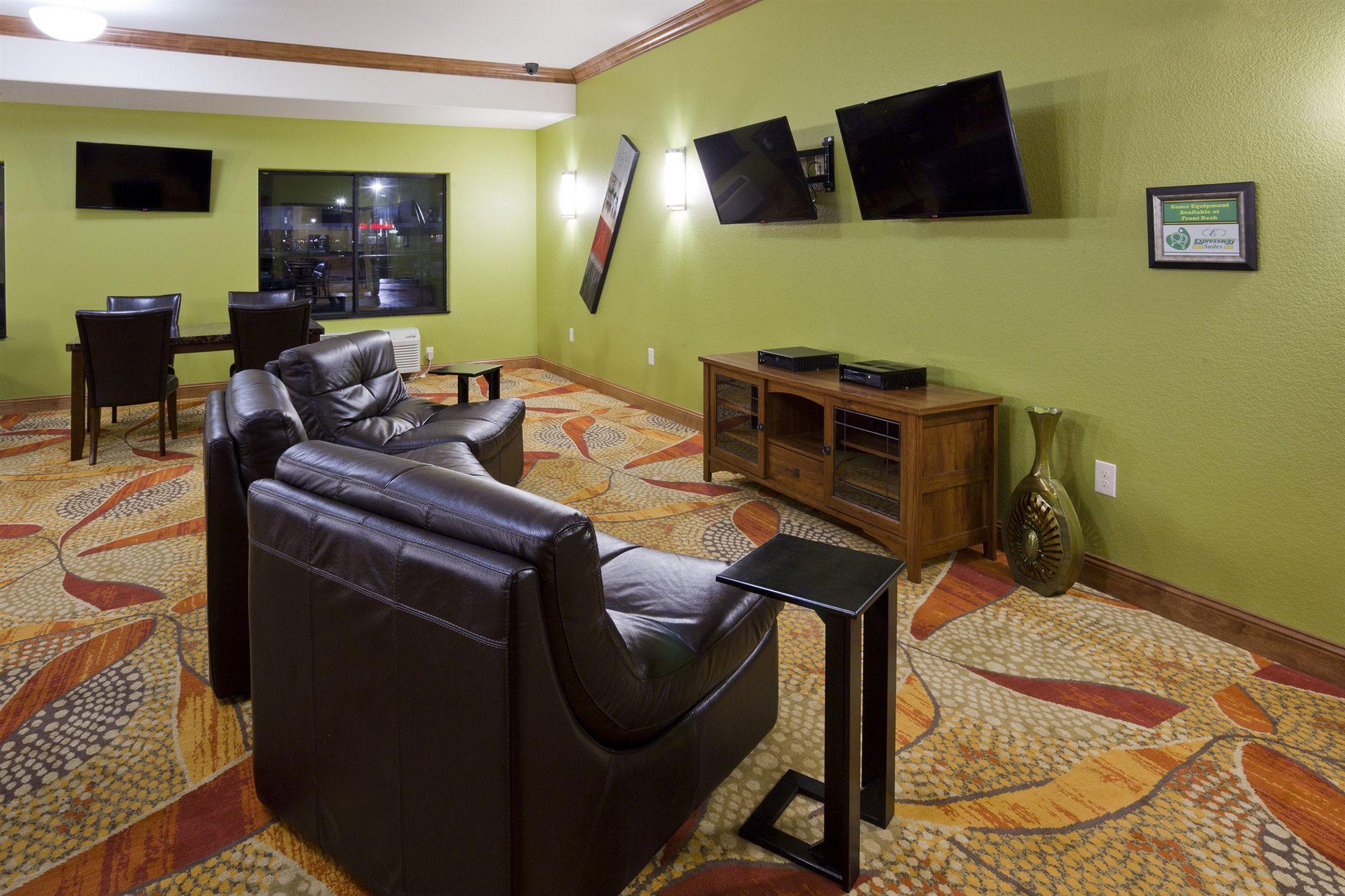 Grand Forks Lodge And Suites Buitenkant foto