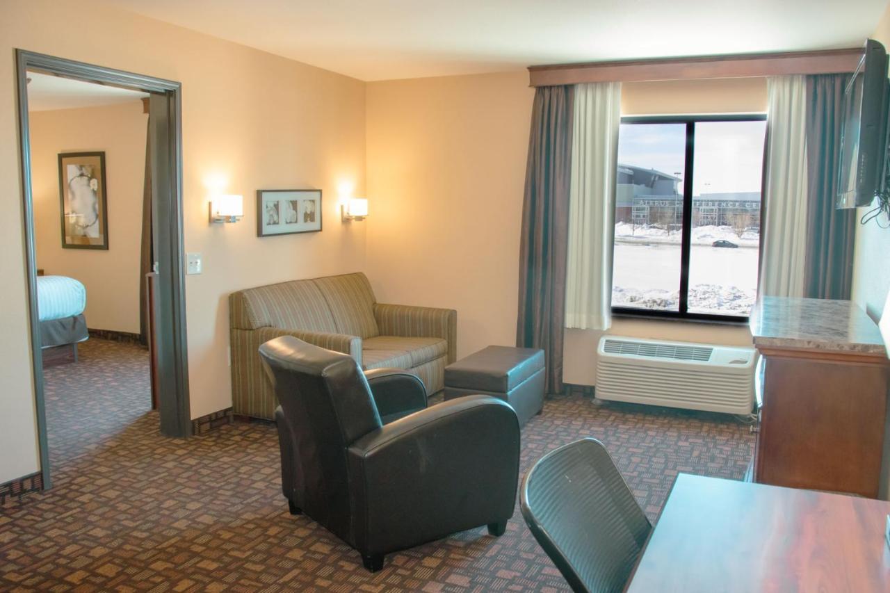 Grand Forks Lodge And Suites Buitenkant foto