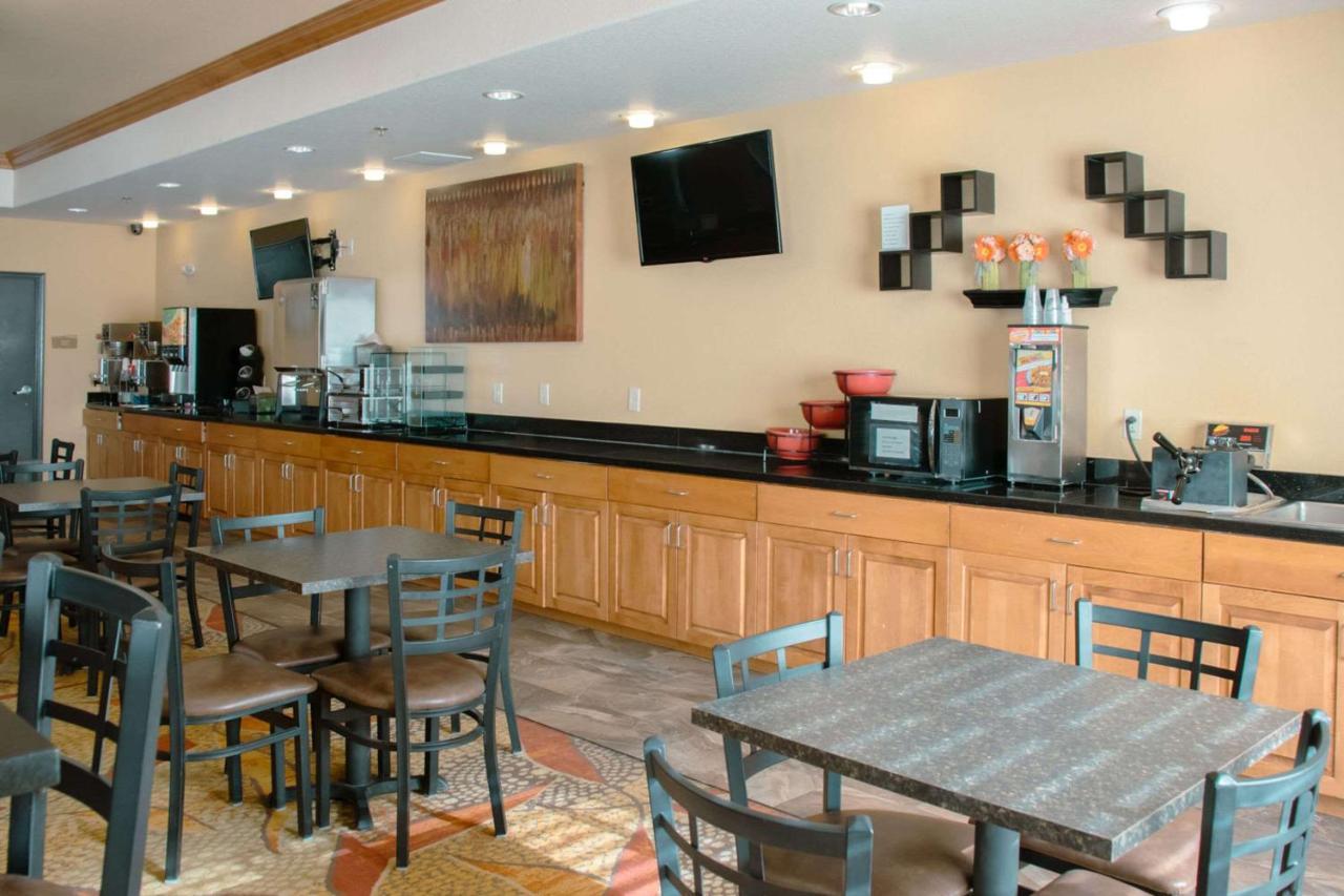 Grand Forks Lodge And Suites Buitenkant foto