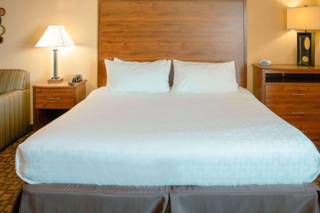 Grand Forks Lodge And Suites Buitenkant foto