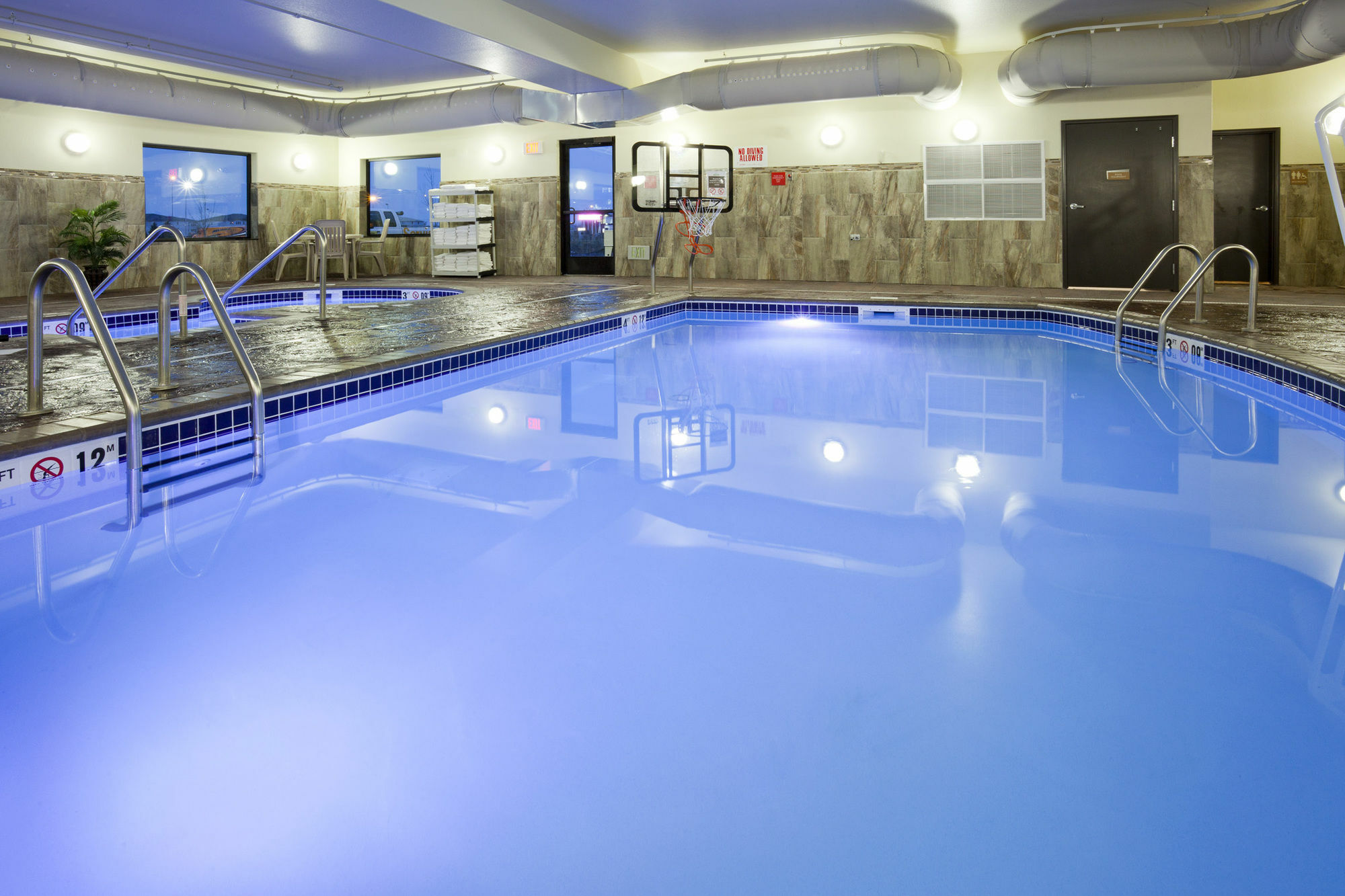 Grand Forks Lodge And Suites Buitenkant foto